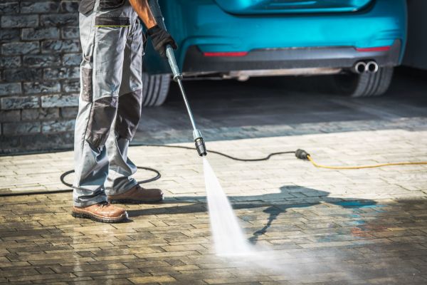 Cost of Driveway Pressure Washing in Petaluma