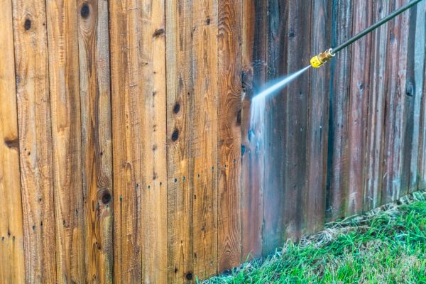 Cost of Fence Washing in Petaluma