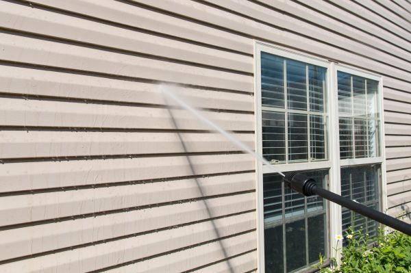 Cost of Vinyl Siding Pressure Washing in Petaluma