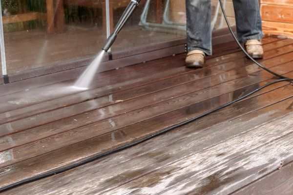 Cost of Pool Deck Power Washing in Petaluma