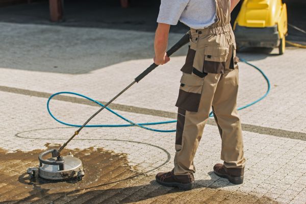 Cost of Townhouse Driveway Cleaning in Petaluma