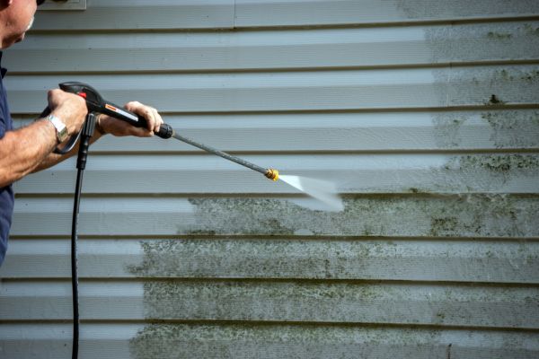 Cost of Vinyl Siding Power Washing in Petaluma