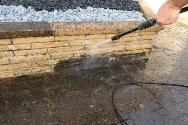 Cost of Retaining Wall Power Washing in Petaluma
