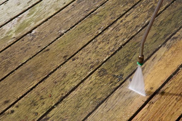 Cost of Deck Mold Removal in Petaluma